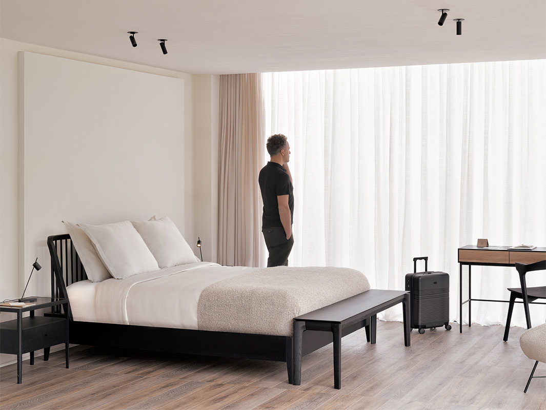 Cama-Spindle-Ethnicraft-i Cama Spindle de Ethnicraft en Burana