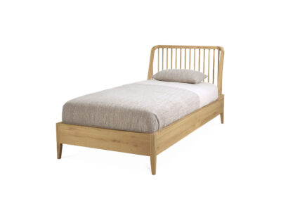 Cama Spindle de Ethnicraft en Burana