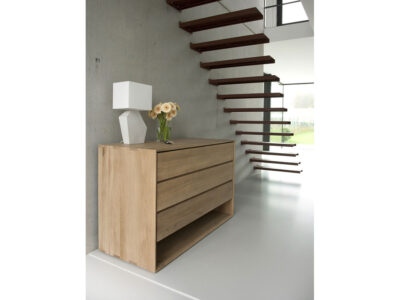 Cómoda Nordic de Ethnicraft en Burana