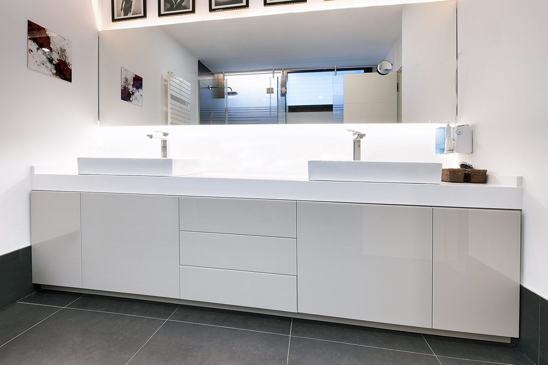 Mueble baño lacado